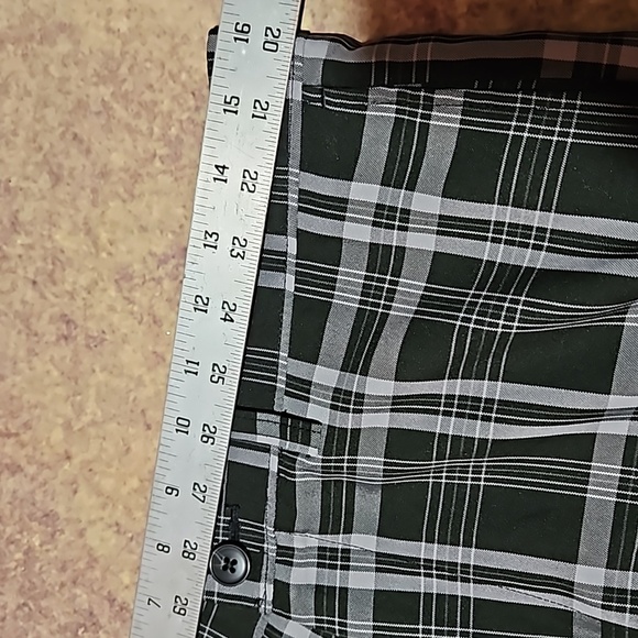 Haggar | Men's Black and Gray Plaid Performance Golf Shorts 32 - Picture 5 of 8